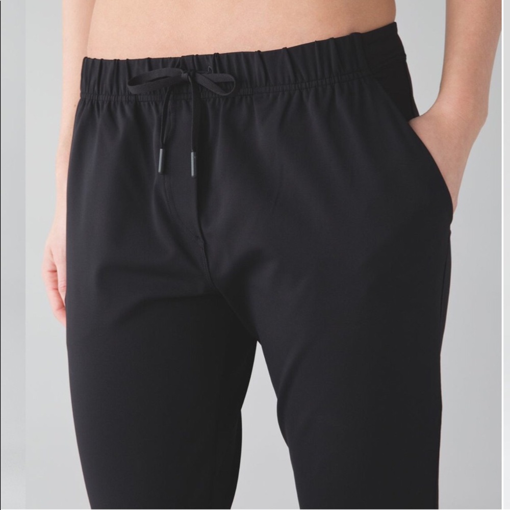 Lululemon Jet Crop Slim sz 4